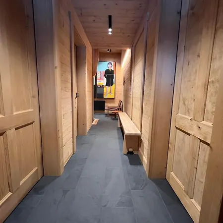 -les Clematites- Exclusif, Centre בקתה